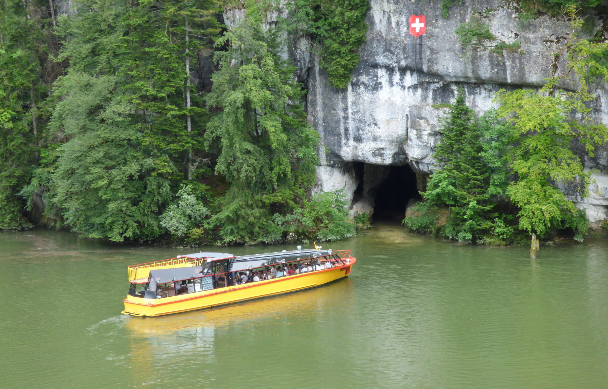 bateau jaune sur le doubs