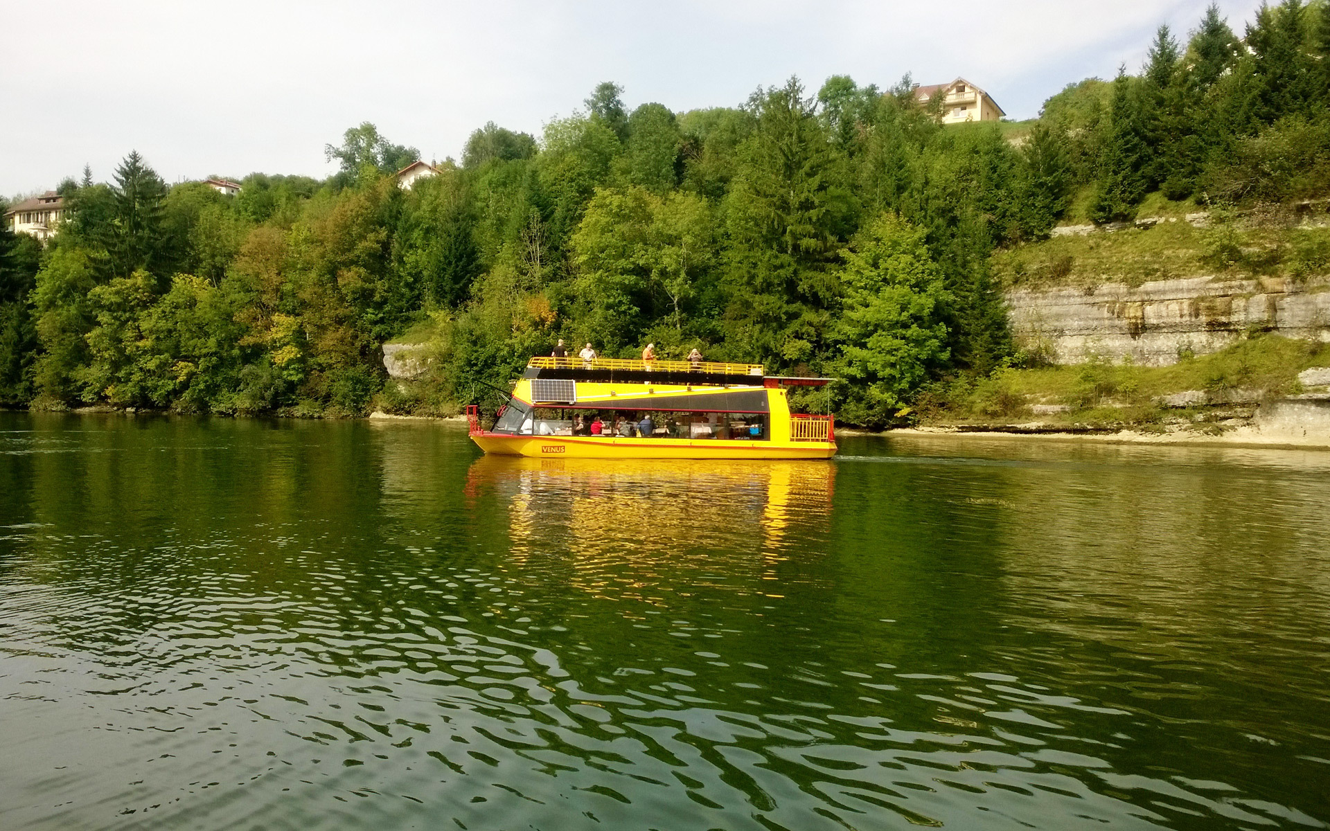 bateau jaune sur le doubs