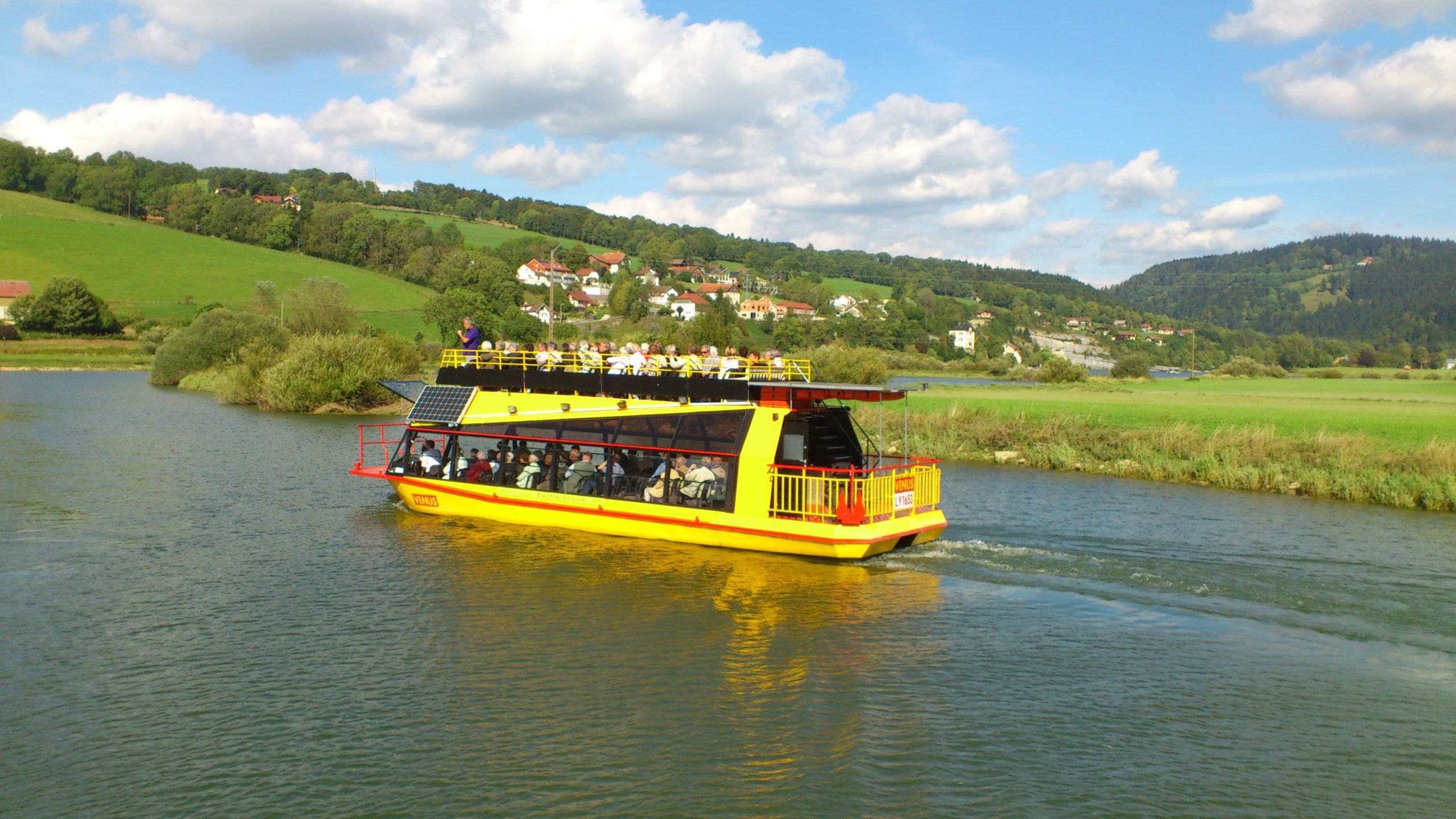 bateau jaune sur le doubs